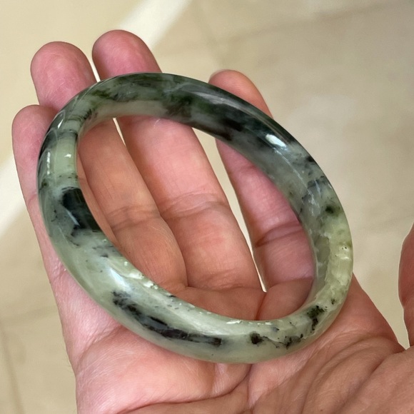 Natural Xiu green jade bangle bracelet - Picture 3 of 14
